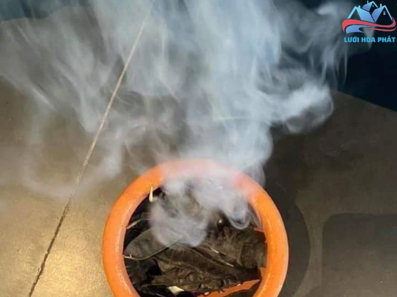 Xông khói bồ kết để đuổi muỗi