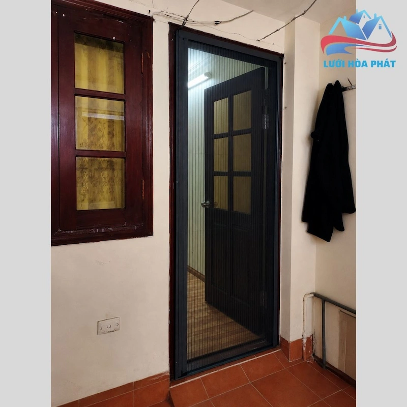 thi công cửa lưới xếp chống muỗi 1 cánh khung màu Xingfa DX 13