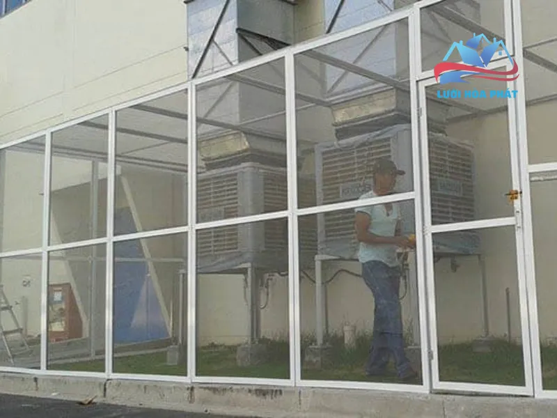 Vì sao nên mua cửa lưới chống muỗi cố định tại Lưới Hòa Phát