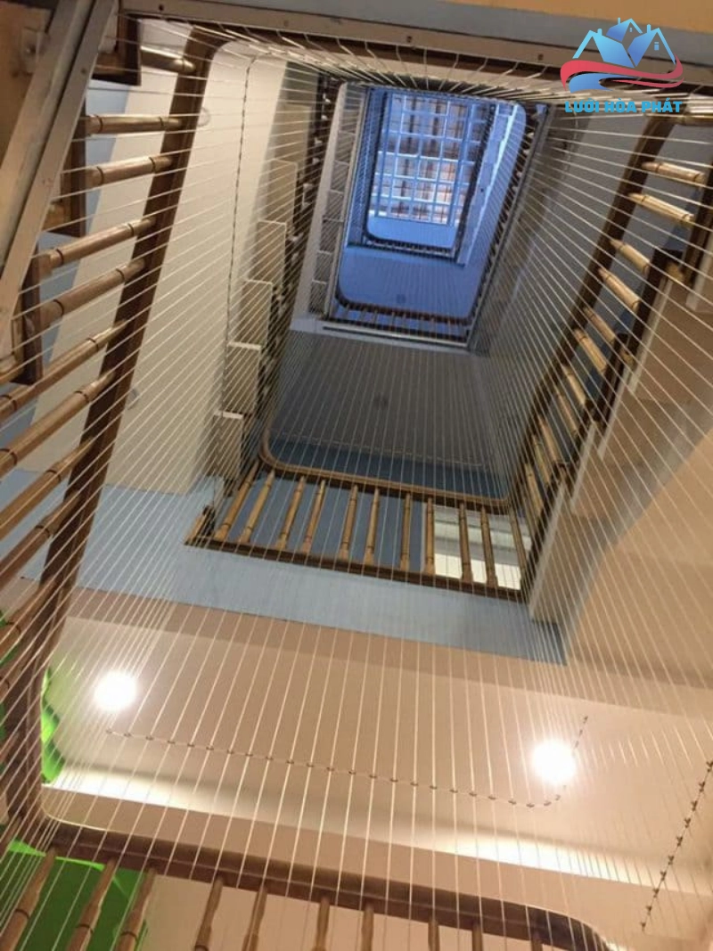 Quy trình lắp đặt và bảo trì lưới an toàn cầu thang