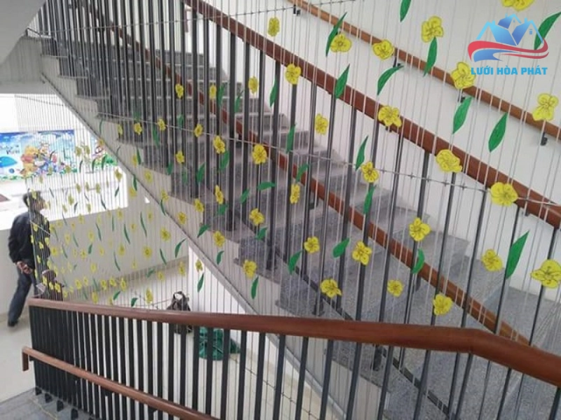Tiêu chuẩn lựa chọn lưới cầu thang cho trường mầm non là gì?