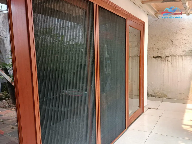 Lựa chọn Lưới Hòa Phát cho giải pháp cửa lưới chống muỗi xếp không ray