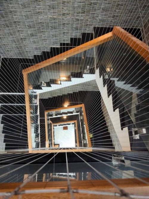 Lưới an toàn cầu thang nhà cao tầng