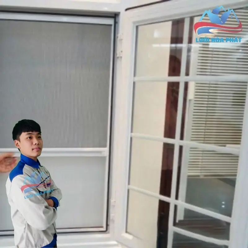 Ứng dụng thực tế của lưới inox trong hệ thống cửa lưới chống muỗi