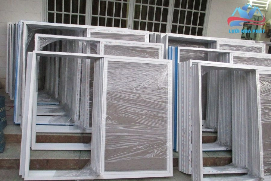 Mẫu Cửa Sổ Nhôm Kính Có Lưới Chống Muỗi Bảo Vệ An Toàn Không Gian Sống