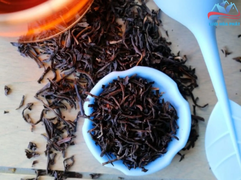 Đuổi muỗi bằng cách đốt bã chè khô