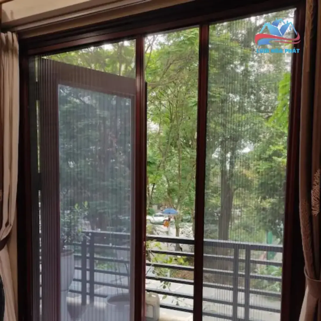 mẫu cửa lưới chống muỗi khu vực ban công