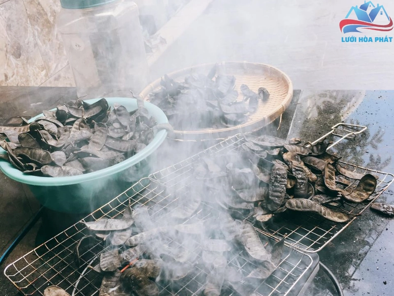 Khói của bồ kết có thể sẽ gây khó chịu cho một số người