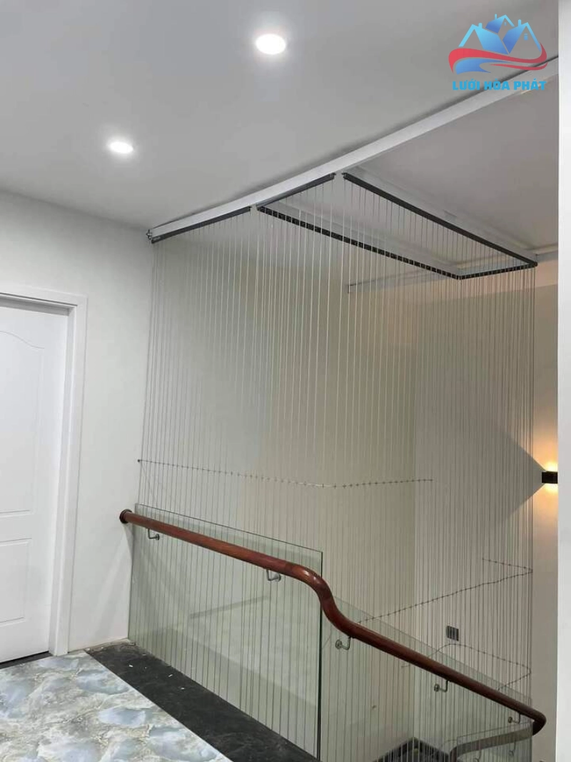 Lợi ích vượt trội khi lắp đặt lưới an toàn cầu thang cho nhà cao tầng