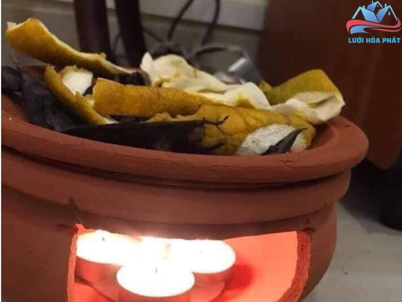 Đốt vỏ bưởi để xua đuổi muỗi