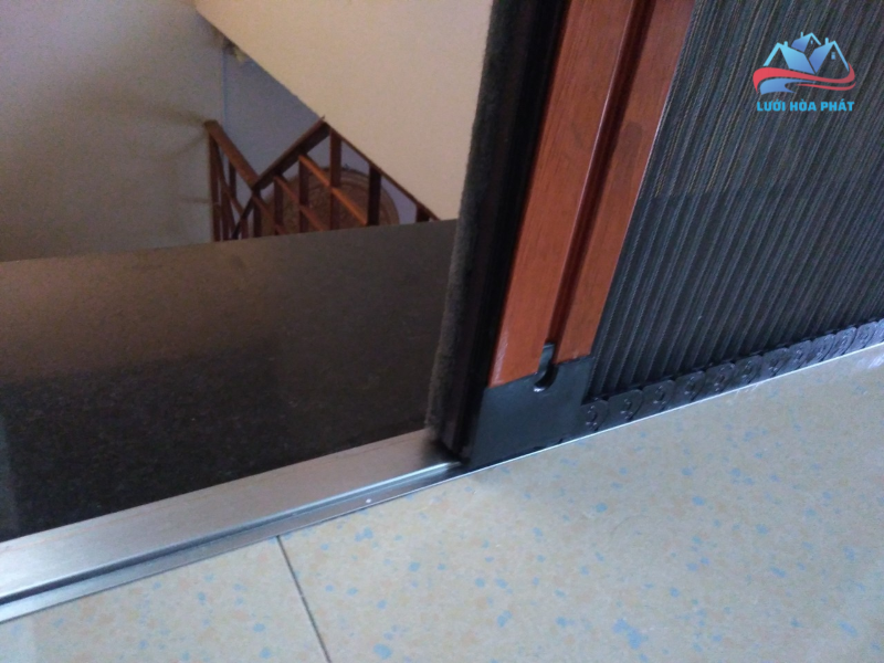 Cửa lưới chống muỗi xếp không ray là gì 