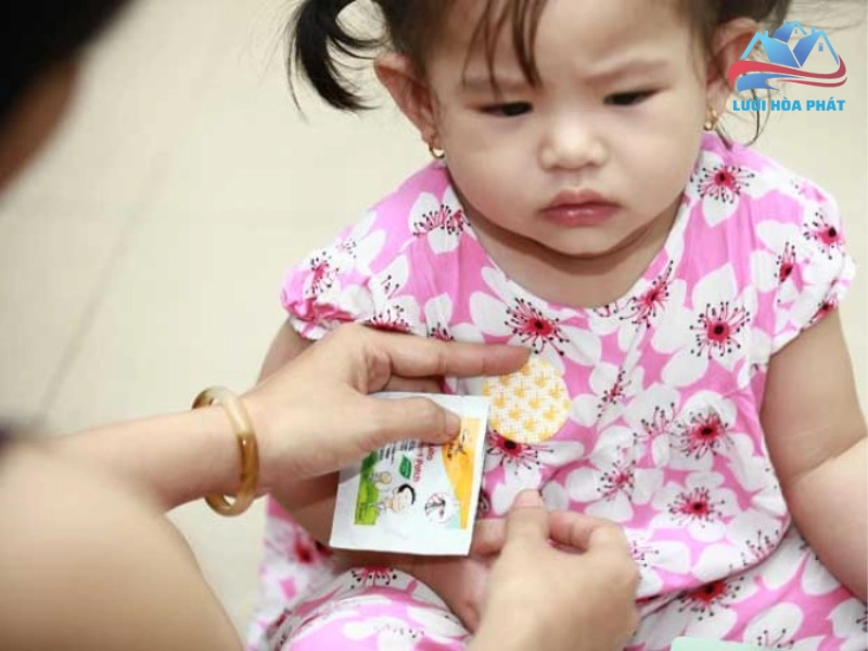 Hướng dẫn cách dán miếng dán chống muỗi