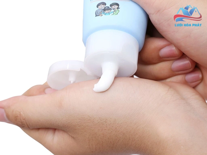 Cách bôi thuốc chống muỗi